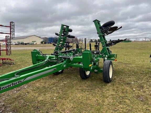 2020 Unverferth Zone-Builder 122 Equipment Image0