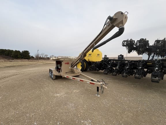 2020 Unverferth Seed Pro 410 Equipment Image0