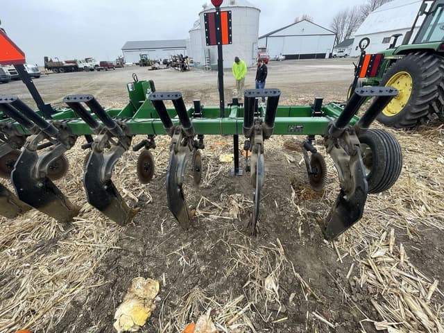 Image of Unverferth Zone-Builder 132 equipment image 4