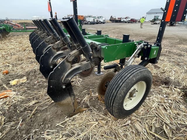 Image of Unverferth Zone-Builder 132 equipment image 3