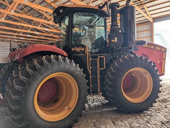 Image of Versatile 380 equipment image 1