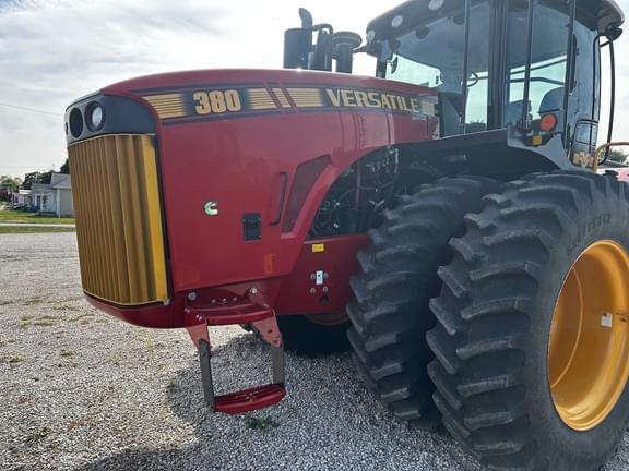 Image of Versatile 380 equipment image 2