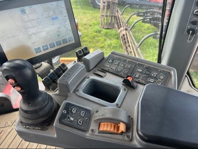 Image of Versatile 610DT equipment image 4