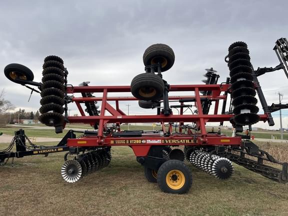 Image of Versatile VT290 equipment image 1