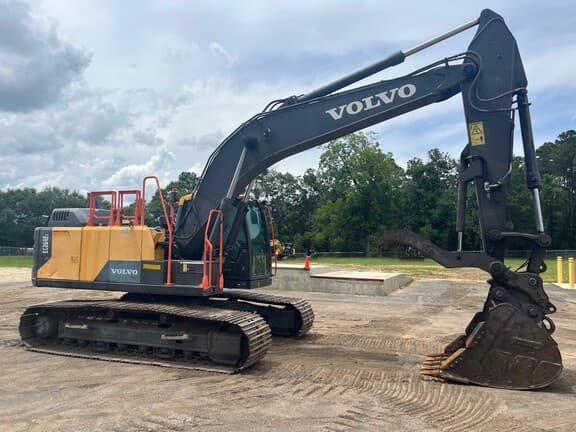 Image of Volvo EC200EL equipment image 4
