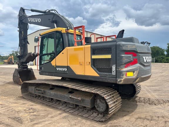 Image of Volvo EC200EL equipment image 1