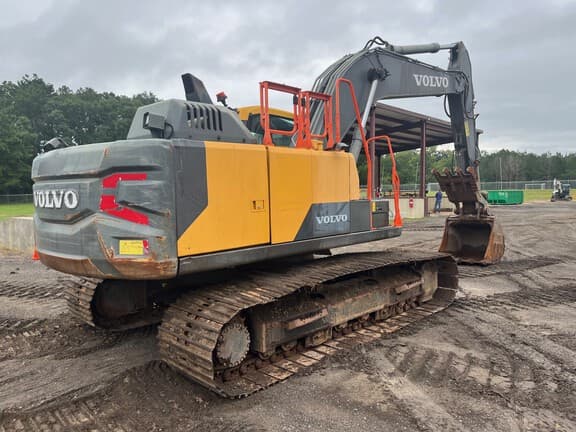 Image of Volvo EC200EL equipment image 2