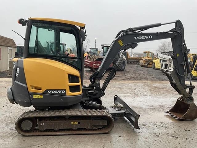 Image of Volvo EC35D equipment image 4