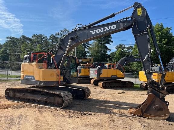 Image of Volvo ECR235EL equipment image 3