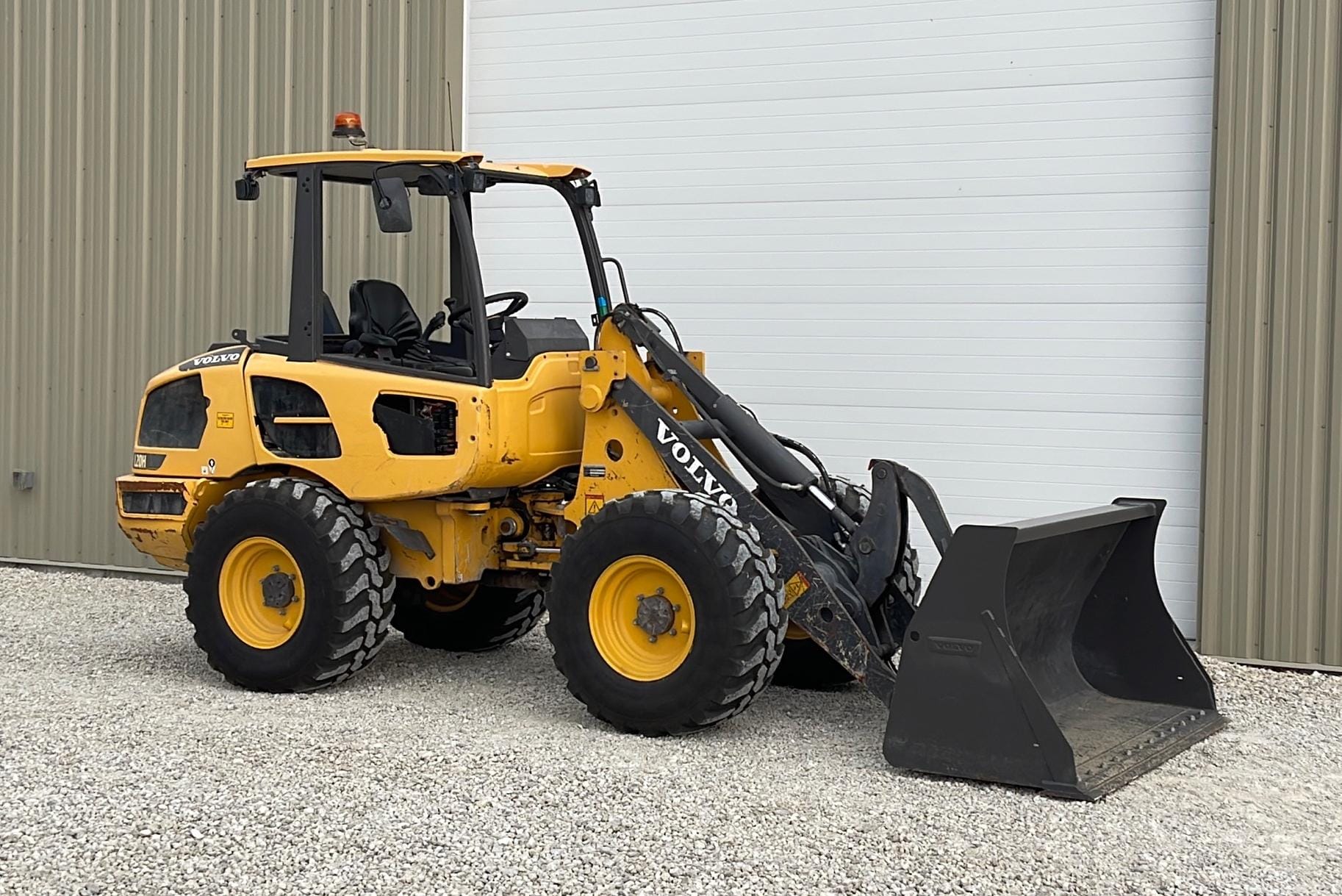 Main image Volvo L220H