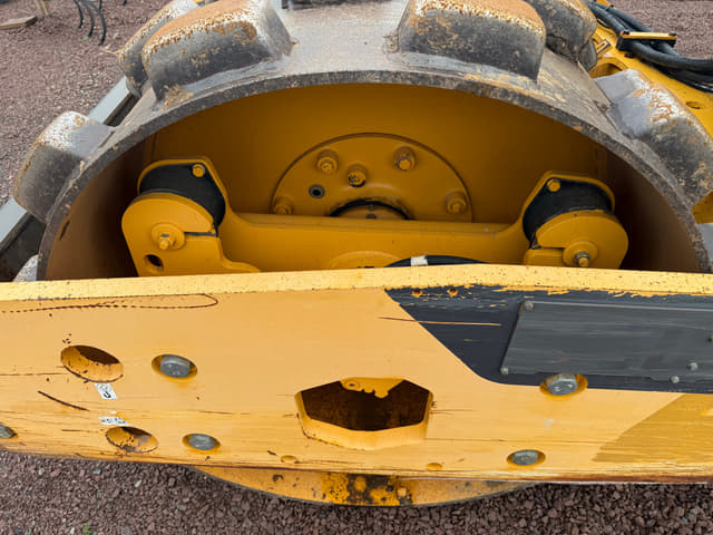 Image of Volvo SD75B equipment image 3