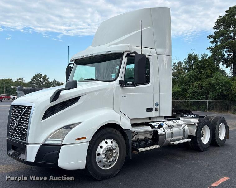 2020 Volvo VN Equipment Image0