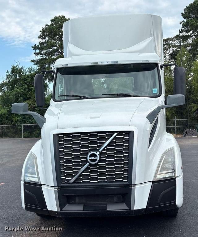 Image of Volvo VN equipment image 1
