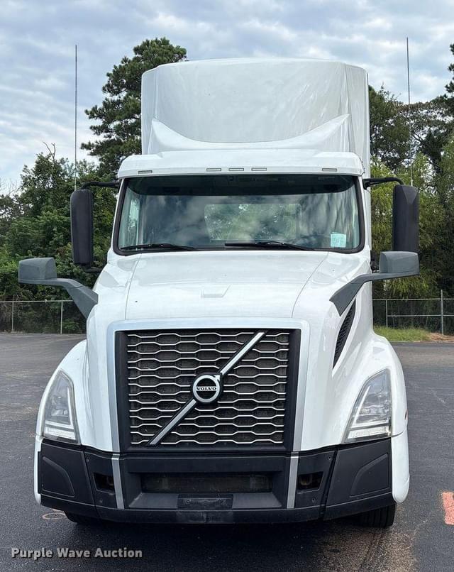 Image of Volvo VN equipment image 1