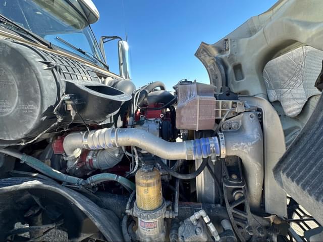 Image of Volvo VNL equipment image 3