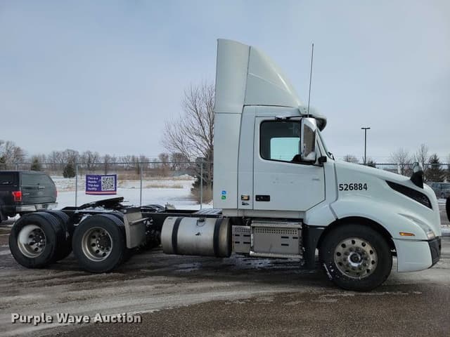 Image of Volvo VNL equipment image 3