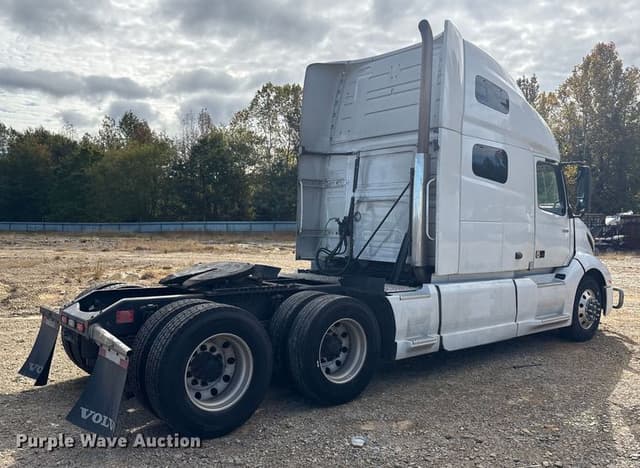 Image of Volvo VNL equipment image 4
