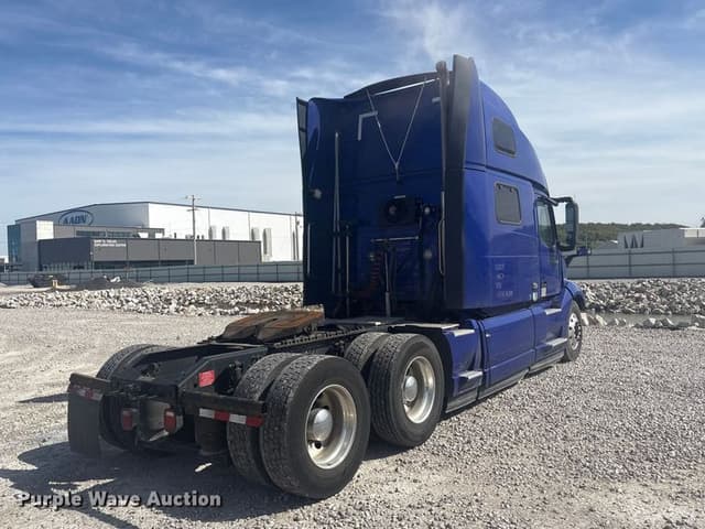 Image of Volvo VNL equipment image 4