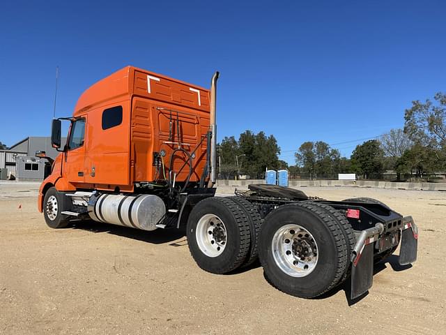 Image of Volvo VNL64T equipment image 1