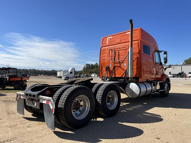 Image of Volvo VNL64T equipment image 3