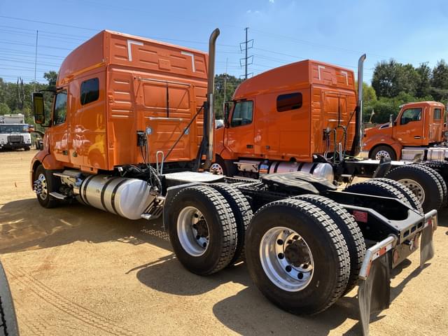 Image of Volvo VNL64T equipment image 1