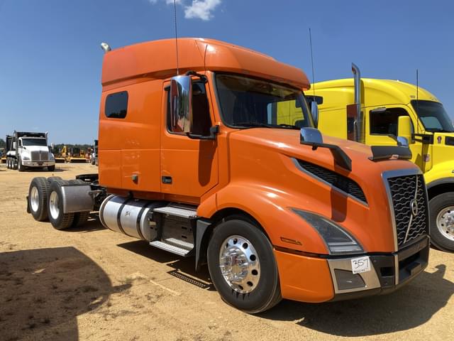 Image of Volvo VNL64T equipment image 3