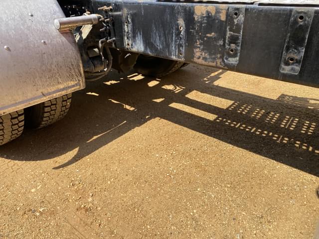 Image of Volvo VNL64T equipment image 4