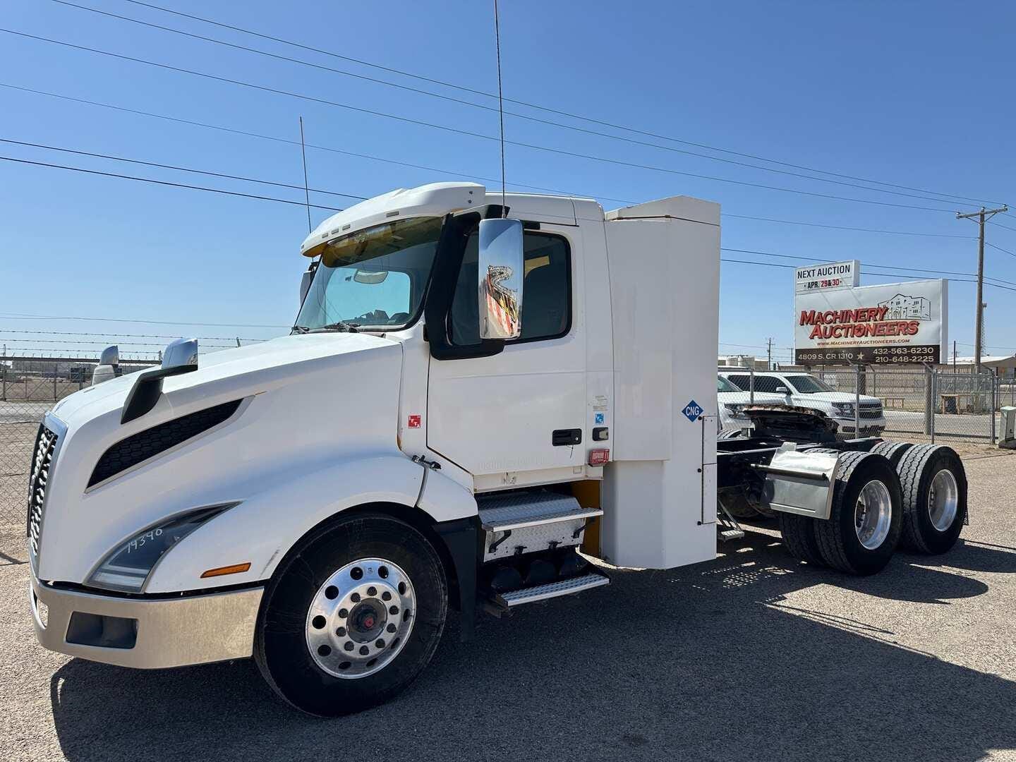 Main image Volvo VNL64T300