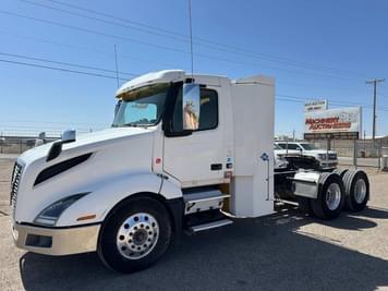 Main image Volvo VNL64T300