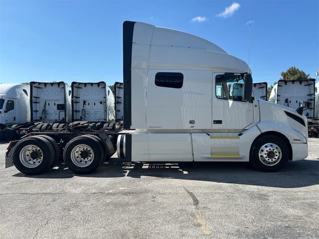 Image of Volvo VNL64T equipment image 3