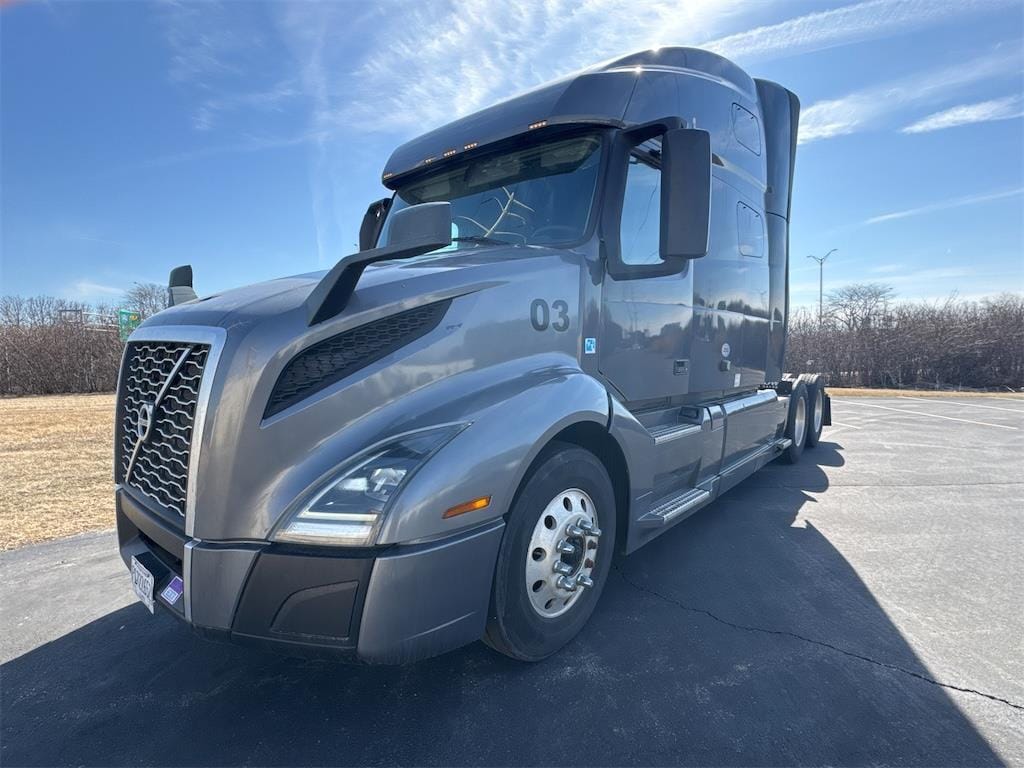 2020 Volvo VNL64T760 Equipment Image0