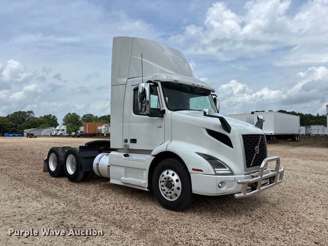 Image of Volvo VNR equipment image 2