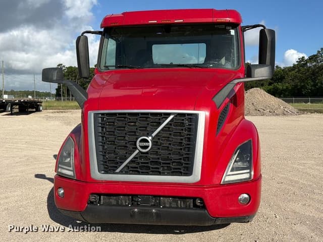 Image of Volvo VNR equipment image 1
