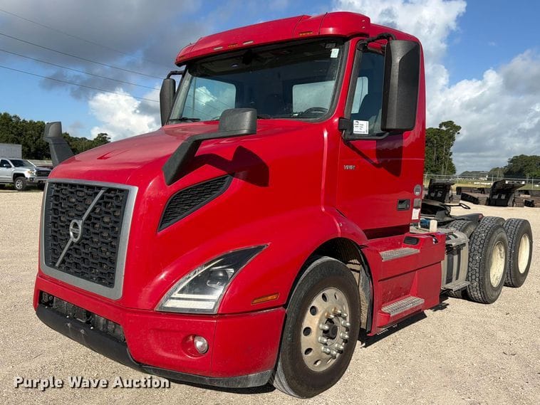 2020 Volvo VNR Equipment Image0