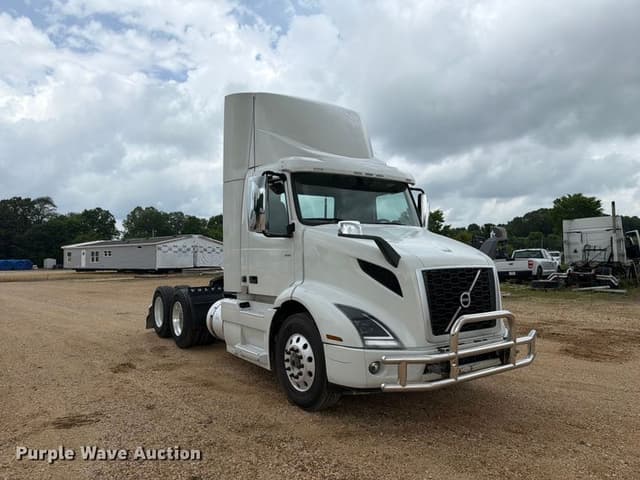 Image of Volvo VNR equipment image 2