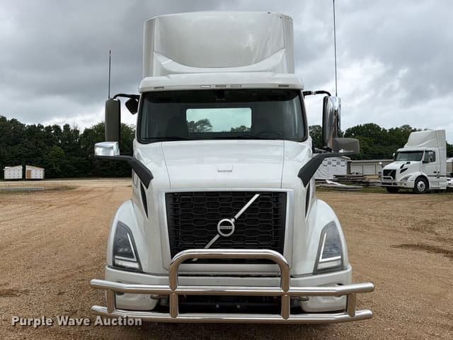Image of Volvo VNR equipment image 1