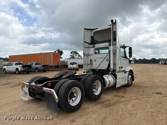 Image of Volvo VNR equipment image 4