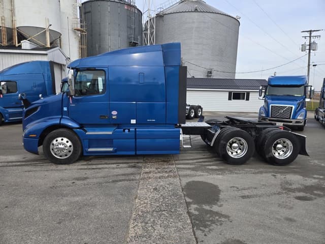 Image of Volvo VNR equipment image 1