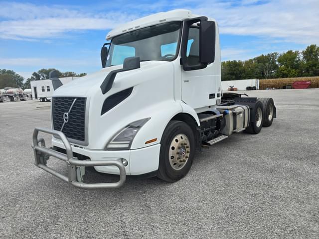 Image of Volvo VNR64T equipment image 1