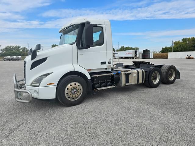 Image of Volvo VNR64T equipment image 3