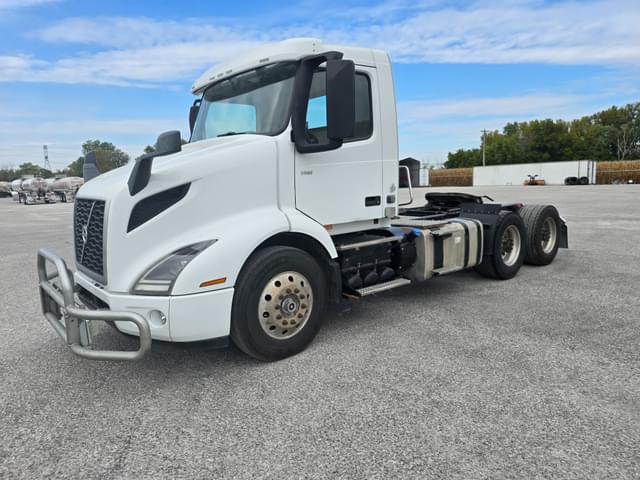 Image of Volvo VNR64T equipment image 2