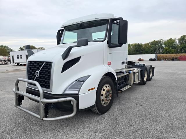 Image of Volvo VNR64T equipment image 1