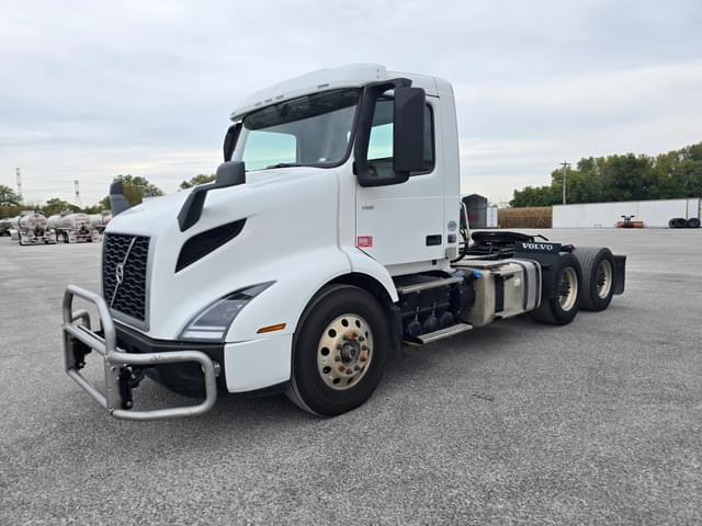 Image of Volvo VNR64T equipment image 2