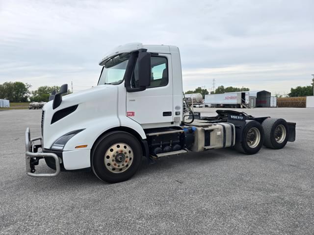 Image of Volvo VNR64T equipment image 3