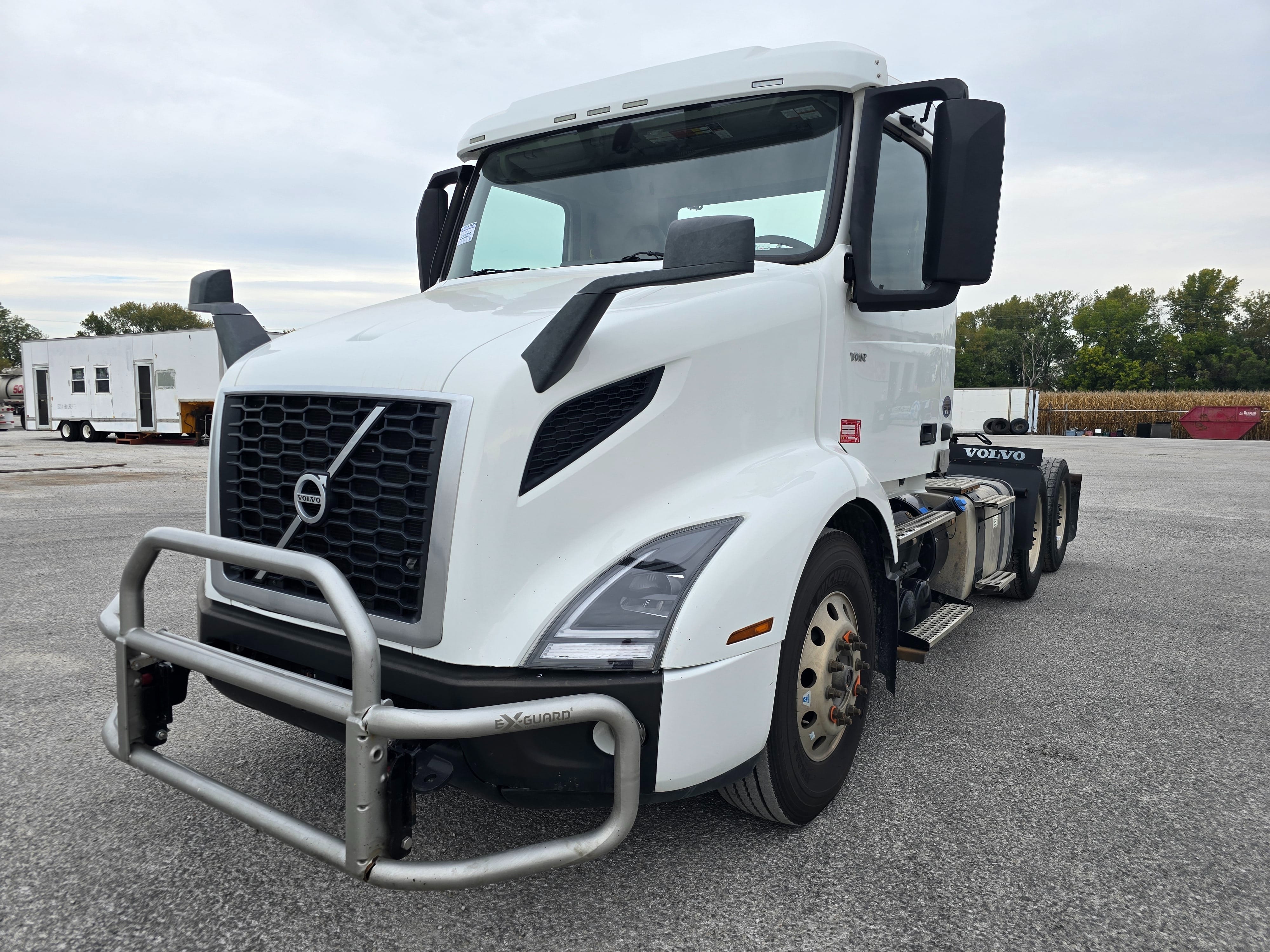 2020 Volvo VNR64T Equipment Image0