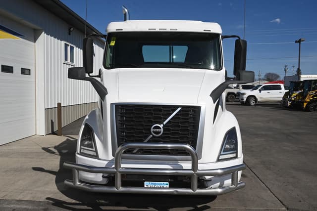 Image of Volvo VNR64T equipment image 4