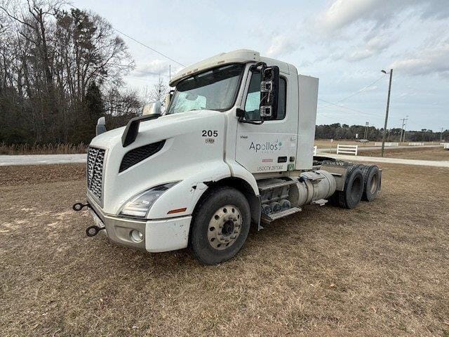 2020 Volvo VNR64T300 Equipment Image0