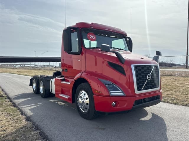 Image of Volvo VNR64T300 equipment image 2