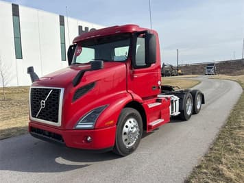 Main image Volvo VNR64T300