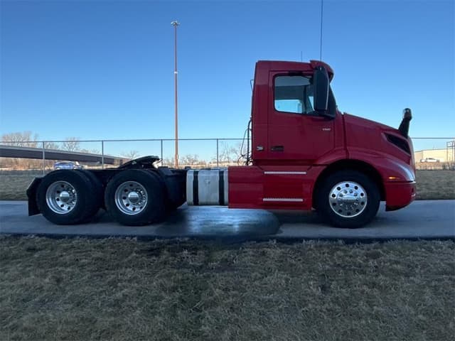 Image of Volvo VNR64T300 equipment image 3